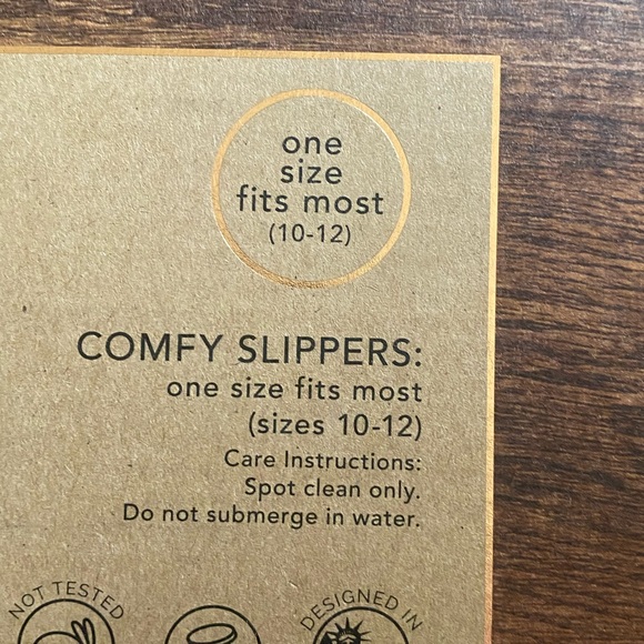 Men’s Unwind Foot Care & Slipper Set - Picture 7 of 8